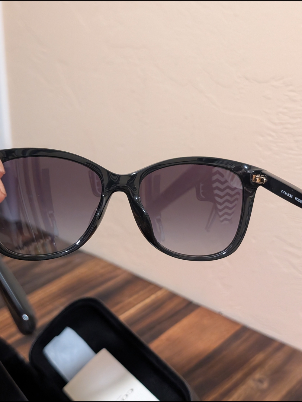 New Womans Coach Black Frame Sunglasses HC 8369U W/Leather Case - Picture 8 of 16